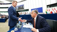 Péter Magyar und Viktor Orbán im Europaparlament