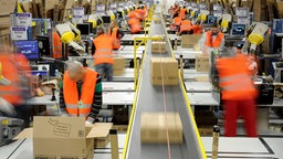Arbeiter in einer Lagerhalle