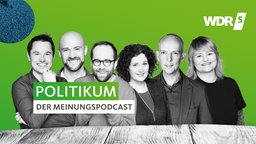 Collage: Logo des Podcast Politikum dahinter das sechsköpfige Moderationsteam
