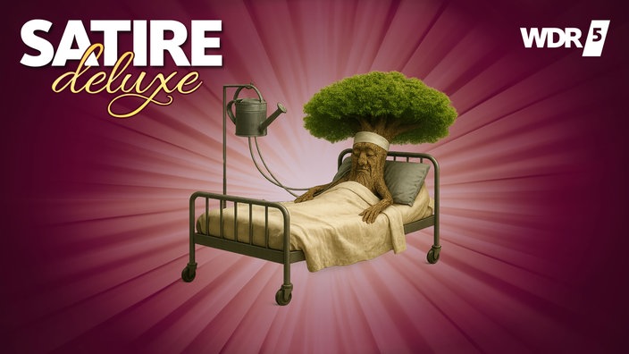 Ein verletzter Baum in Menschengestalt liegt in einem Krankenbett und hängt an einem Tropf, der an eine alte Gießkanne angeschlossen ist.