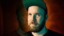 Der Comedian, Rapper und Autor Quichotte lächelt in die Kamera