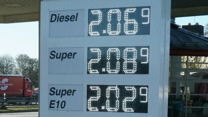 Spritpreise in Deutschland steigen durch Eskalation im Iran