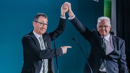 Cem Özdemir (L) and Winfried Kretschmann freuen sich über die gewonnene Landtagswahl in Baden-Würtemberg