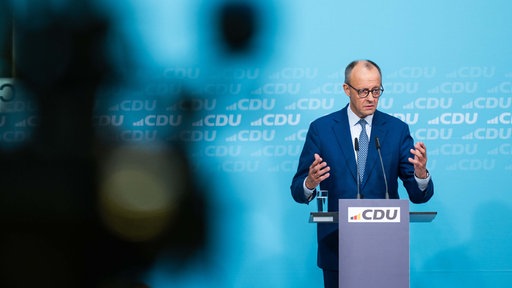 Bundeskanzler Friedrich Merz (CDU) spricht bei einer Pressekonferenz zum Abschluss der Klausurtagung des CDU-Präsidiums. 