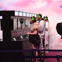 Spieler an Konsolen auf der Gamescom