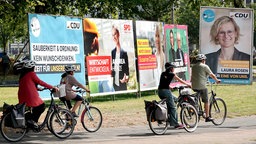 Wahlplakate zur Kommunalwahl stehen am Mittwoch, 13.08.2025, an der Overwegstraße / Florastraße in Gelsenkirchen.
