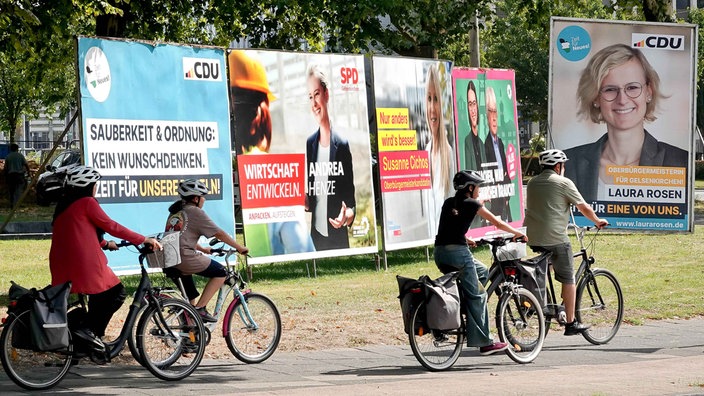 Wahlplakate zur Kommunalwahl stehen am Mittwoch, 13.08.2025, an der Overwegstraße / Florastraße in Gelsenkirchen.