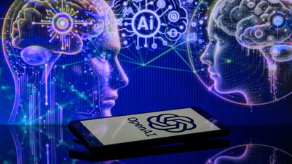 Im Vordergrund liegt ein Smartphone mit dem OpenAI-Logo, im Hintergrund futuristische Illustrationen.