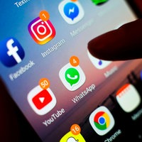 Social-Media-Apps, werden auf dem Bildschirm eines Mobiltelefons angezeigt. 