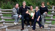 Martin Zingsheim, Christian Schulte-Loh, Eva Eiselt, Fee Badenius, Anka Zink lachend auf einem Klettergerüst in Nettersheim, Eifel