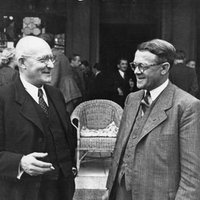Foto s/w: Erster NRW-Ministerpräsident Amelunxen, Britischer Militärgouverneur Asbury