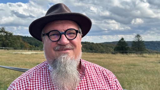 Michael von der Ley schaut in die Kamera.