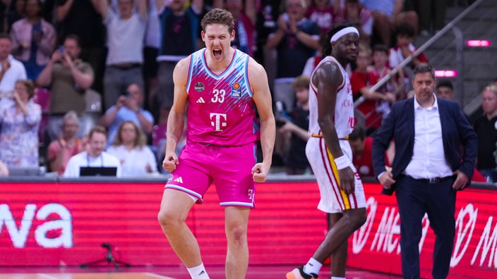 Jubel bei Bonns Patrick Heckmann über den Einzug ins Halbfinale der Playoffs