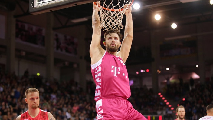 Leon Kratzer kehrt zu den Baskets Bonn zurück.
