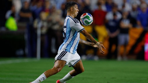 Facundo Medina im Trikot der argentinischen Nationalmannschaft.