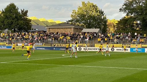 Mehr als 4.500 Zuschauer verfolgten das erste Pflichtspiel von Alexandra Popp.