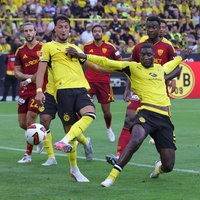Angreifer Serhou Guirassy (vorne) von Borussia Dortmund im Testspiel gegen die AS Rom.