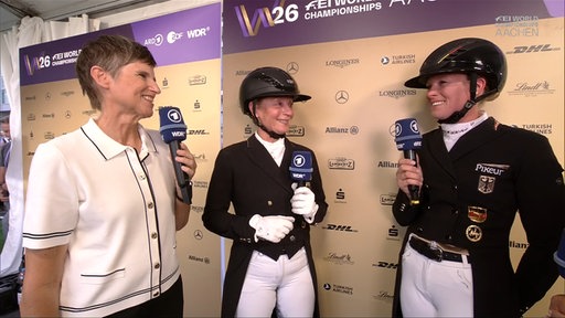 Isabell Werth (l.) und Katharina Hemmer im WDR-Interview