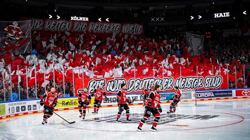 Spieler und Fans der Kölner Haie