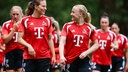 FC-Spielerinnen Elise Stenevik (l.) und Anna Gerhardt beim Training