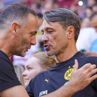 BVB-Trainer Niko Kovac (r.) vor Anpfiff mit Fortuna-Trainer Alexander Ende