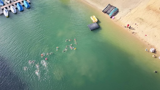 Luftbild von Schwimmern in der Aggertalsperre