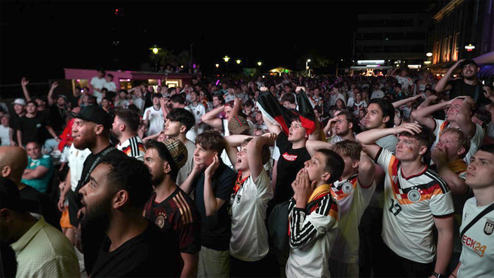 Fassungslosigkeit beim Public Viewing in Essen-Rüttenscheid