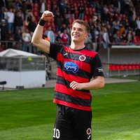 Viktoria Kölns David Otto bejubelt einen Treffer
