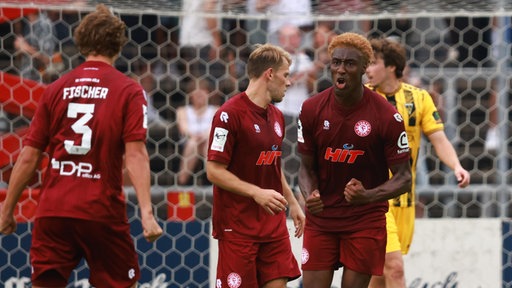 Torjubel 1-1 durch Romeo Aigbekaen