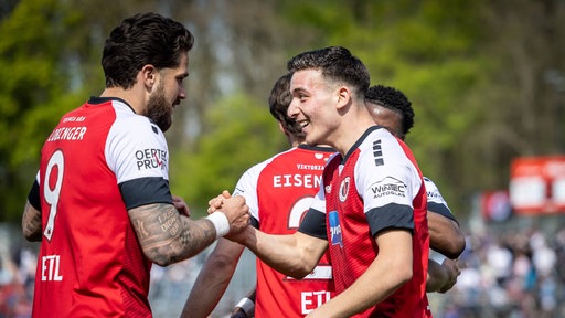 Lex-Tyger Lobinger (l.) und Said El Mala (r.) im Trikot von Viktoria Köln