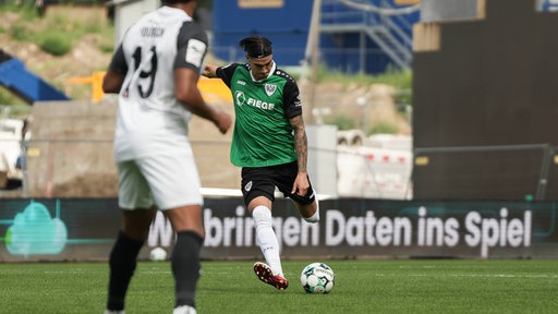 Preußen Münsters Antonio Tikvic (r.) Schuss zum 1:0 gegen Havelse