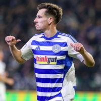 Connor Noß vom MSV Duisburg jubelt über seinen Treffer im Spiel gegen Mannheim.