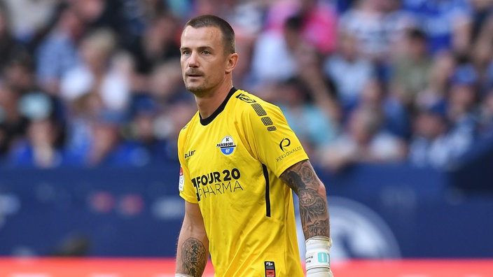 Manuel Riemann im Trikot des SC Paderborns in Aktion