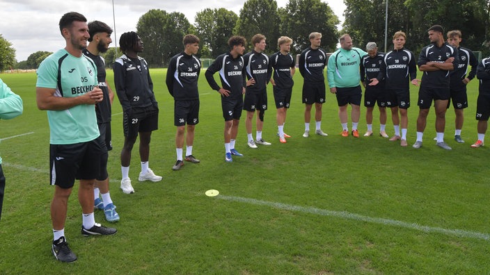 Teamansprache von Orest Shala im Trainingslager des SC Verl
