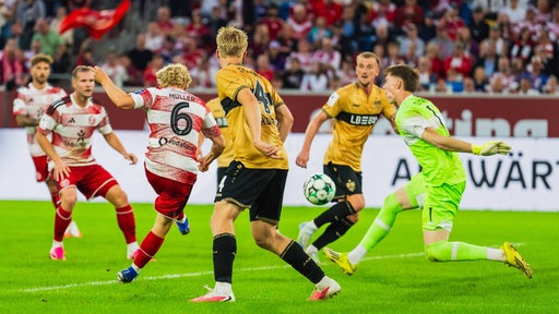 Andreas Müller schießt zum 1:0 ein