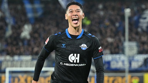 Paderborns Santiago Castaneda feiert sein Tor zum 1:0