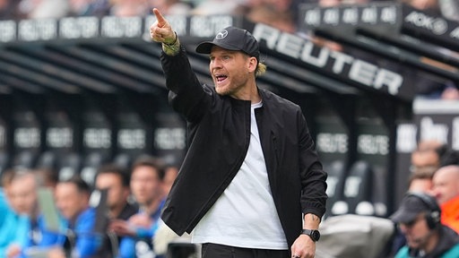 Eugen Polanski an der Seitenlinie während eines Spiels von Borussia Mönchengladbach