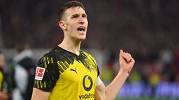Nico Schlotterbeck hat seinen Vertrag beim BVB verlängert.