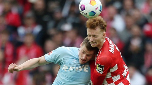 Eine Szene aus der letzten Bundesligabegegnung des 1. FC Köln in Mainz mit Stefan Tigges (l.) und FSV-Aktuer Sepp van den Bergh (FSV).