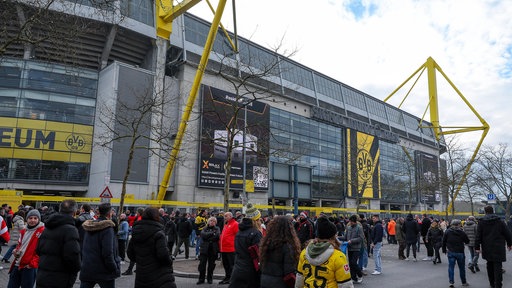 Fans auf dem Weg ins Westfalenstadion
