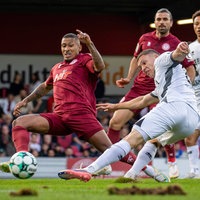 Fortuna Köln (rot) gegen SV Wehen Wiesbaden (weiß)