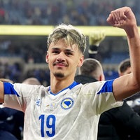  Kerim Alajbegovic freut sich über den Sieg von Bosnien und Herzegowina
