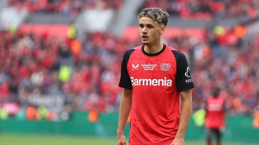 Kerim Alajbegovic im Trikot vom Bayer 04 Leverkusen