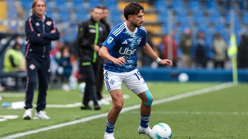 Nicolas Kühn im Trikot von Como