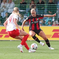 Cornelia Kramer im Dribbling