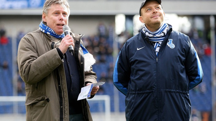 Michael Tönnies (l.) mit Stadionsprecher Stefan Leiwen (r.)