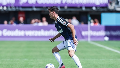 Conor Noß am Ball
