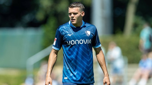 Enis Cokaj im Trikot vom VfL Bochum