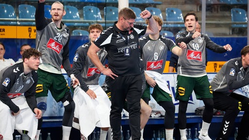 GWD Mindens Trainer Aaron Ziercke ballt die Faust