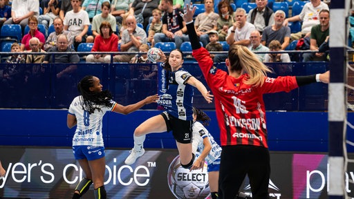 Nuria Bucher von der HSG Blomberg-Lippe im Champions-League-Spiel gegen Gloria Bistrita.
